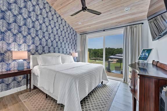 Bluebird Bay with Hot Tub & Outdoor Area | Sleeps 8 - Image 4