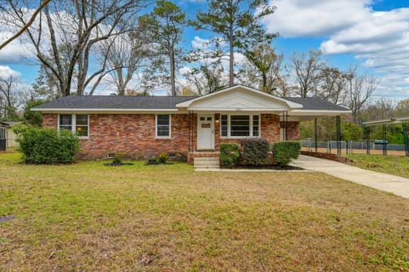 Bright & Renovated 3BR Close to Downtown - Image 2