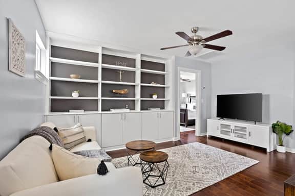 Contemporary 3BR | Mins to FT Jackson | Sleeps 7 - Image 4