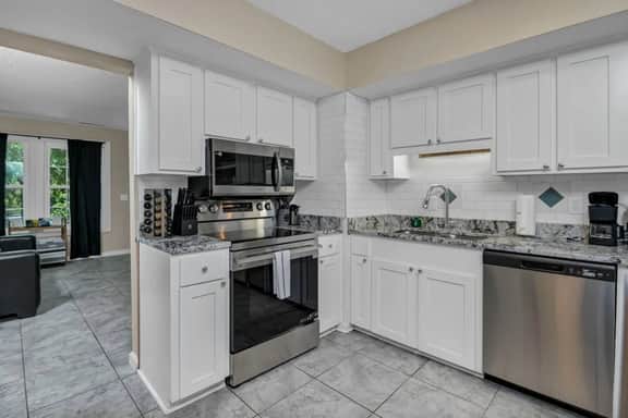 Cozy 2BR Near Prisma | Minutes to Downtown - Image 3