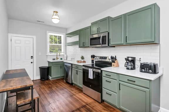 Dana's Corner | 1 King Bed | Close to USC Stadium - Image 2