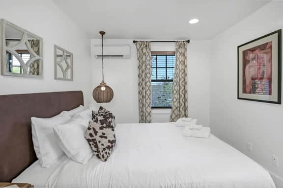 Downtown Cottage with Zen Garden - Image 4