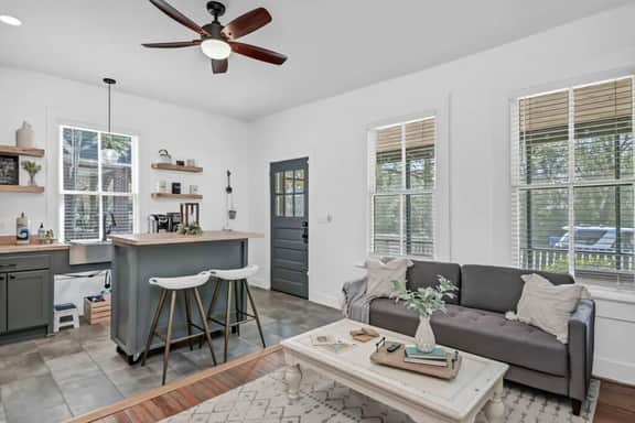 Downtown Farm Charm | Modern 1BR | Mins to USC - Image 3