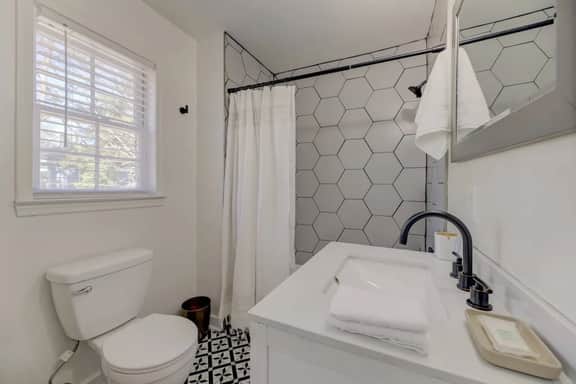 Funky River Efficiency Apt | Upstairs 1BR 1BA - Image 4