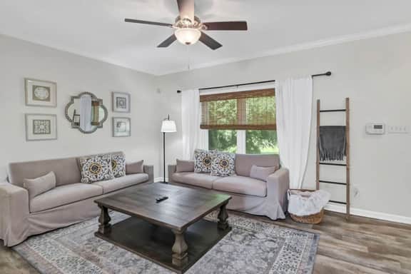 Lounge on Lakewood | Sleeps 10 | Lakefront! - Image 4