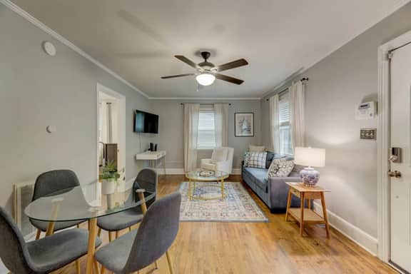 Lounge On Lincoln | Pet Friendly | 3BR Sleeps 6 - Image 4