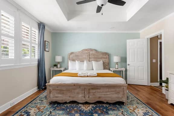 Lush 4BR on Lincoln | Mins to USC | Sleeps 7 - Image 3