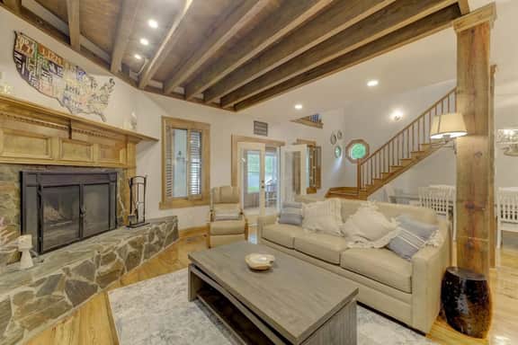 Majestically Rustic Lake Murray Retreat | Sleeps 8 - Image 5