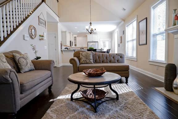 The Garnet Door Bungalow | 4BR 3BA Near DT Cola - Image 4
