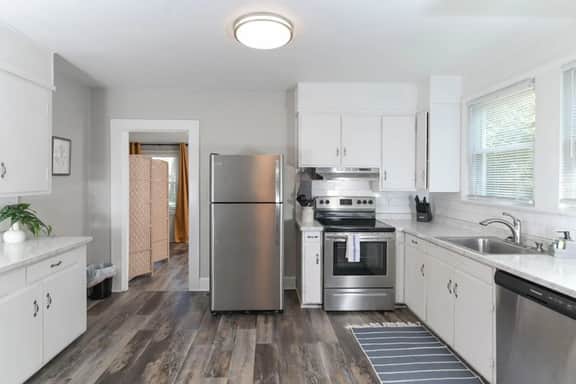 Revamped 3BR Oasis on Forest Dr - Image 3