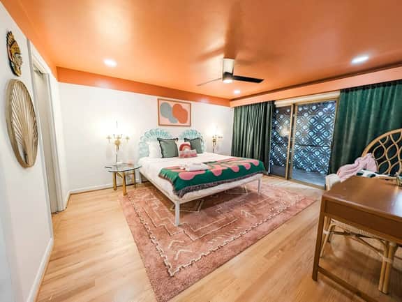 The Flamingo Suite | 1 King | Newly Renovated! - Image 4