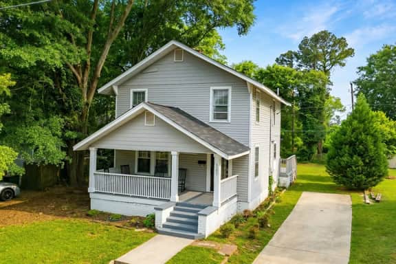 The Grand River House | 4BR Sleeps 12 - Image 3