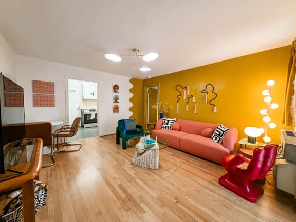 The Venturi Suite | 1 King | Newly Renovated! - Image 2
