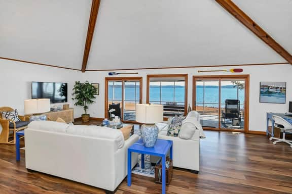 The Water’s Edge | Sleeps 8 | Incredible Views - Image 3