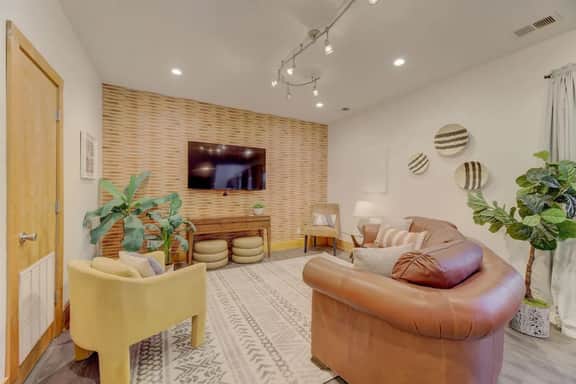 The Workspace Warehouse | 3BR 2BA 5TVs - Image 2