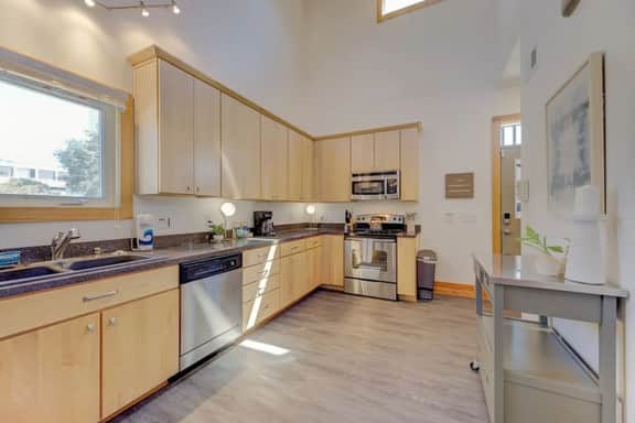 The Workspace Warehouse | 3BR 2BA 5TVs - Image 4