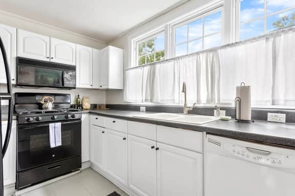 Walk West Cola @Historic Mill House 2 bed, 1 bath - Image 3