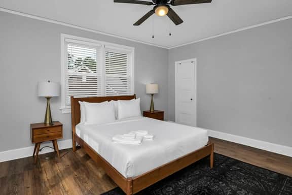Walk to State St | 2 Beds + Queen Sleeper - Image 2