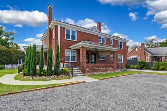 Walk to State St | 2 Beds + Queen Sleeper - Image 5